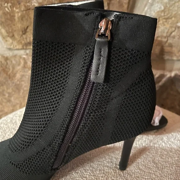 BLEECKER AND BOND BLACK PEEP TOE BOOTIES - Picture 4 of 7